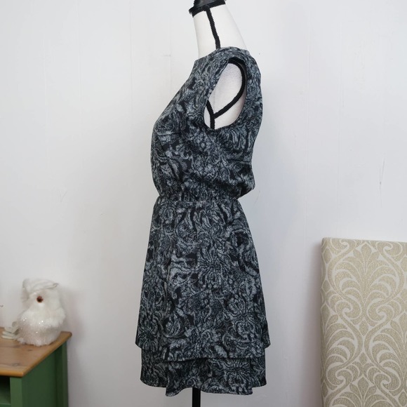 H&M Layered Blouson Floral Print Dress Size 4 Grey Black Bateau Neck Cap Sleeve - Picture 6 of 7